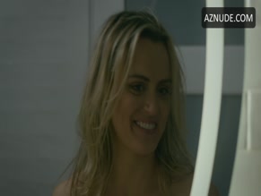 Taylor Schilling in Orange Is The New Black