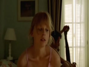 Clemence Poesy in Olgas Sommer