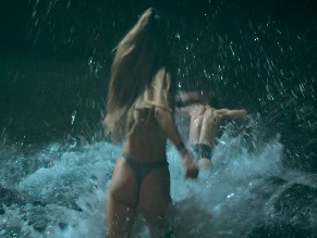 Victoria Kantch in Oasis
