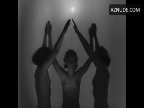 Vivian Pickles in Isadora Duncan, The Biggest Dancer In The World