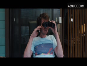 Wendy Vanden Heuvel in Under The Silver Lake